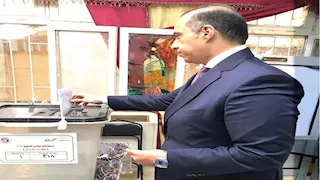 وزير الشؤون النيابية يدلي بصوته في انتخابات مجلس الشيوخ