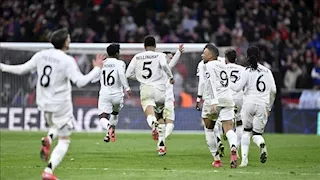 "سقط على الأرض".. نجم ريال مدريد يتعرض لموقف محرج داخل منزله (فيديو)