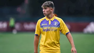 ابن أسطورة كرة قدم يعتزل في سن الـ19 عاما.. ما القصة؟