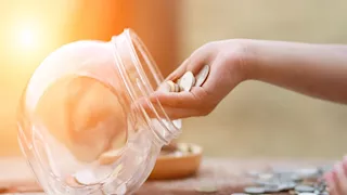 ما حكم الادخار من مصروف البيت دون إذن الزوج؟.. عضو بمركز الأزهر تجيب