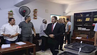 نائب محافظ بني سويف يتفقد لجان انتخابات الشيوخ (صور)