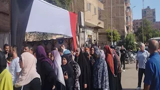 طوابير السيدات تتصدر المشهد الانتخابي أمام لجان الخصوص- صور