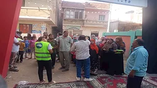 بالصور- زحام أمام لجان انتخابات مجلس الشيوخ بشبين القناطر