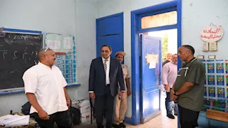 محافظ قنا يتفقد عددًا من اللجان في ثاني أيام انتخابات الشيوخ 2025