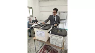 رئيس جامعة بنها يدلي بصوته في انتخابات مجلس الشيوخ 2025
