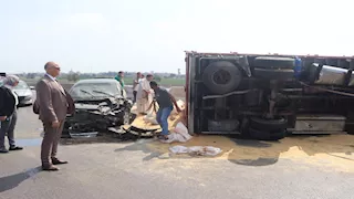 محافظ القليوبية يتدخل شخصيًا لرفع آثار حادث على "شبرا - بنها الحر" (صور)