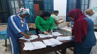 بدء فرز الأصوات داخل 476 لجنة انتخابية بالمنيا