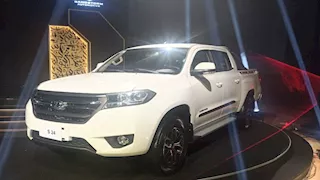 مقارنة البيك آب.. تشتري نيسان نافارا اليابانية أم ساندستروم الإماراتية؟