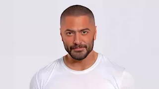 شاعر غنائي يكشف إصابة تامر حسني ودخوله المستشفى