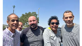 أول صورة لمحمد منير بعد مغادرة المستشفى