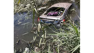 العربية سقطت بالترعة.. إصابة 4 أشخاص في حادث على طريق أسيوط – سوهاج الزراعي