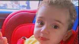 "انقذوا علي".. حملة لمساعدة طفل مصاب بمرض نادر.. إليك أعراضه