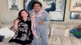 لما تختار إلهام شاهين الفساتين المزينة بالورود؟