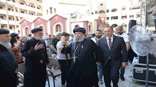 محافظ أسيوط يهنئ الأقباط بصوم العذراء خلال زيارته لدير درنكة - صور