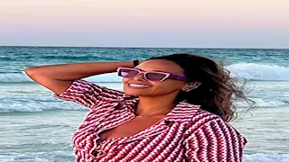 19 صورة جريئة لـ داليا البحيري أمام البحر من المصيف والجمهور يعلق