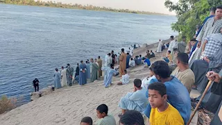 انتشال جثمان شاب من أسيوط غرق في نهر النيل بإسنا - صور