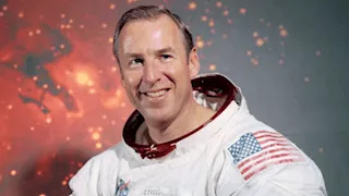 وفاة جيم لوفيل قائد بعثة أبولو 13 عن عمر يناهز 97 عاما