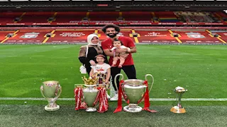 بعد ترشيحه للكرة الذهبية.. 15 صورة لمحمد صلاح وزوجته في حفلات التكريم