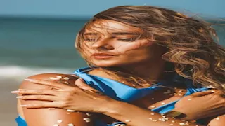 بإطلالة جريئة.. أحدث ظهور لـ نيللي كريم أمام البحر والجمهور يعلق (صور)