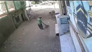 توفي أثناء عمله بالشرقية.. "مستقبل وطن" يعزّي أسرة عامل النظافة ويسلّمهم دعمًا ماديًا