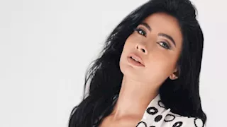 جاذبية الأبيض والأسود.. روبي تخطف الأنظار بإطلالتها 