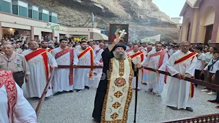 رحلة في قلب جبل أسيوط.. ما تخفيه مغارة دير درنكة عن قصة هروب المسيح والعذراء -صور