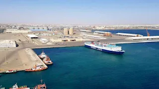 تداول 13 ألف طن و581 شاحنة بضائع بموانئ البحر الأحمر