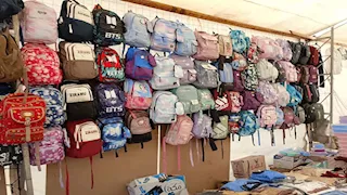 أسعار تبدأ من 75 جنيهًا.. افتتاح معرض "أهلاً مدارس" بأسوان (فيديو وصور)