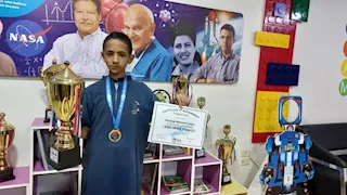 موهبة استثنائية.. محمود يحوّل أدوات تالفة إلى اختراعات مدهشة (صور)