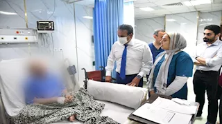 جولة مفاجئة لوزير الصحة بمستشفى الهرم.. توجيه بزيادة الأطباء وإنهاء عقود النظافة والأمن
