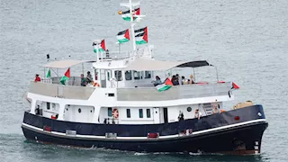 مسيرة تستهدف السفينة الاسبانية التابعة لأسطول الصمود بميناء سيدي بوسعيد بتونس