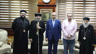 لبحث القضايا الخدمية.. محافظ المنيا يلتقي مطران ديرمواس