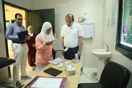 تفقد وحدتي "55" والمنيرة بالخارجة لضمان جودة الخدمات الصحية