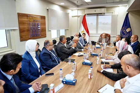 رئيس هيئة الدواء يبحث مع جهاز الدمغة دعم الصناعة الدوائية