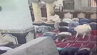 سرق الحقيبة وقت السجود.. تفاصيل سقوط "حرامي المسجد" بالبحيرة- فيديو وصور