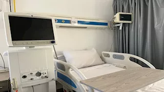 بالصور- محافظ بورسعيد يفتتح 14 سرير عناية جديد بمستشفى الصدر