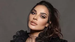 بصيحة الظهر المكشوف.. نادين نجيم بفستان أسود جريء