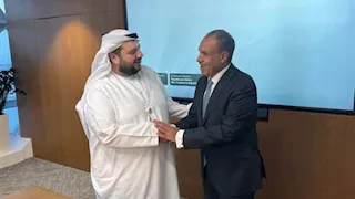 عبد العاطي يلتقي وزير الاستثمار الإماراتي في أبو ظبي