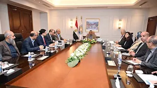 محافظ جنوب سيناء يناقش المخطط الاستراتيجي لمدينة الطور حتى عام 2050