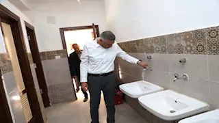 محافظ أسوان يتابع استعدادات 1540 مدرسة للعام الدراسى الجديد