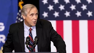 سيناتور أمريكي: علينا التوقف عن التواطؤ في جرائم الحرب بغزة