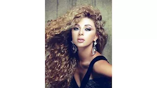 ميريام فارس تمزج بين البساطة والأناقة بفستان أسود كلاسيكي في أجواء عائلية مرحة