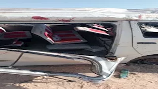 جثة و7 مصابين.. الصور الأولى لحادث انقلاب ميكروباص على صحراوي أسيوط