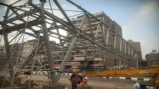 مزود بمصاعد وكاميرات.. كوبري مشاة عصري لخدمة الطلاب بالقليوبية (صور)