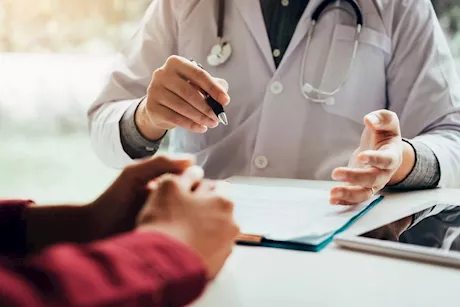 علامات تشير إلى نقص فيتامين ب12 في جسمك.. تظهر على جسمك
