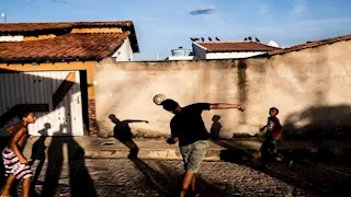 25  صورة مذهلة لتصوير الشوارع بين الضوء والظل