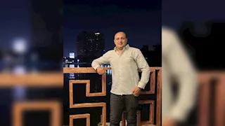 رفض المكافأة.. شاب بالقليوبية يعيد 23 ألف دولار لأصحابها