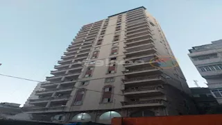 بالفيديو والصور- بدء إزالة 11 طابقًا مخالفًا من عقار المندرة المائل بالإسكندرية 