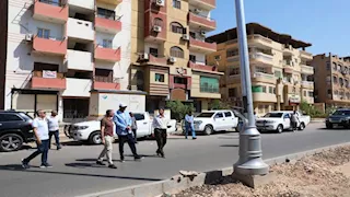 محافظ أسوان يتفقد أعمال تطوير طريق السادات استعدادًا للموسم السياحي (صور)