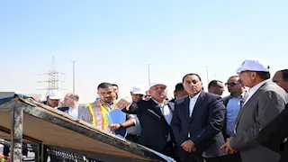  مدبولي يتفقد محطة الأوتوبيس الترددي قرب المتحف المصري الكبير